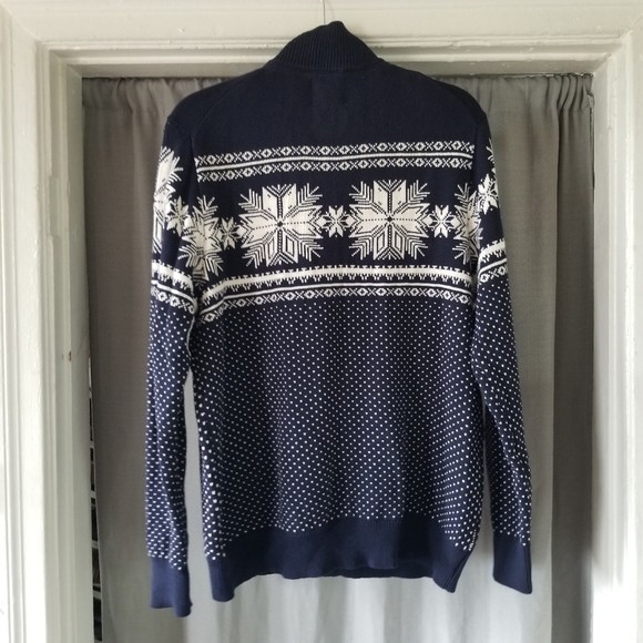 Aspen | 100% Cotton Snowflake Christmas Sweater - Picture 2 of 9